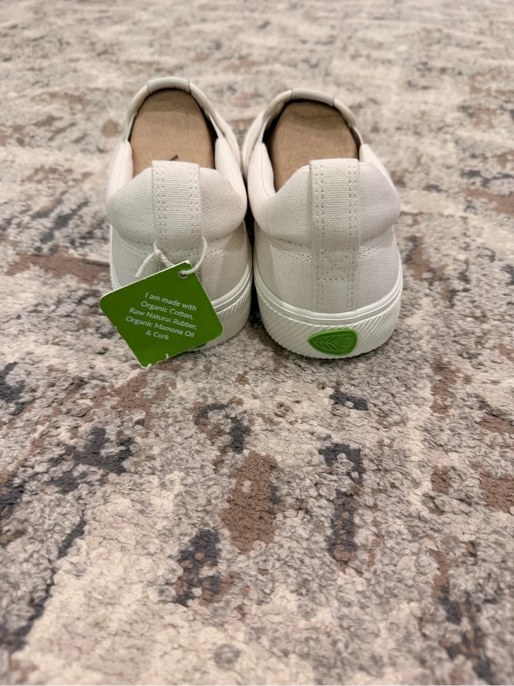 Cariuma Slip On Off White Canvas